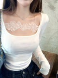 Dodobye 2000s Harajuku Casual White Lace T Shirts Woman Long Sleeve Slim Y2k Crop Tops Spicy Girls Outwear Korean Fashion Tees Chic